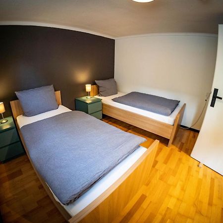 Gemuetliche 2-Zimmer Souterrain Wohnung Düsseldorf Exteriör bild