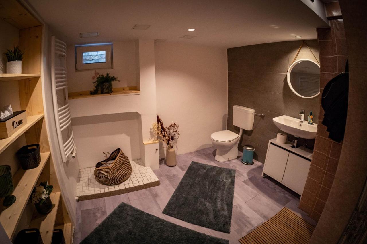 Gemuetliche 2-Zimmer Souterrain Wohnung Düsseldorf Exteriör bild